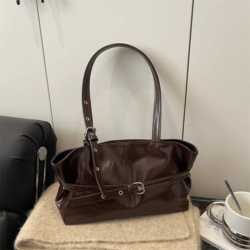 Sac à Main Femme Élégance Intemporelle – Cuir Souple & Boucle Signature