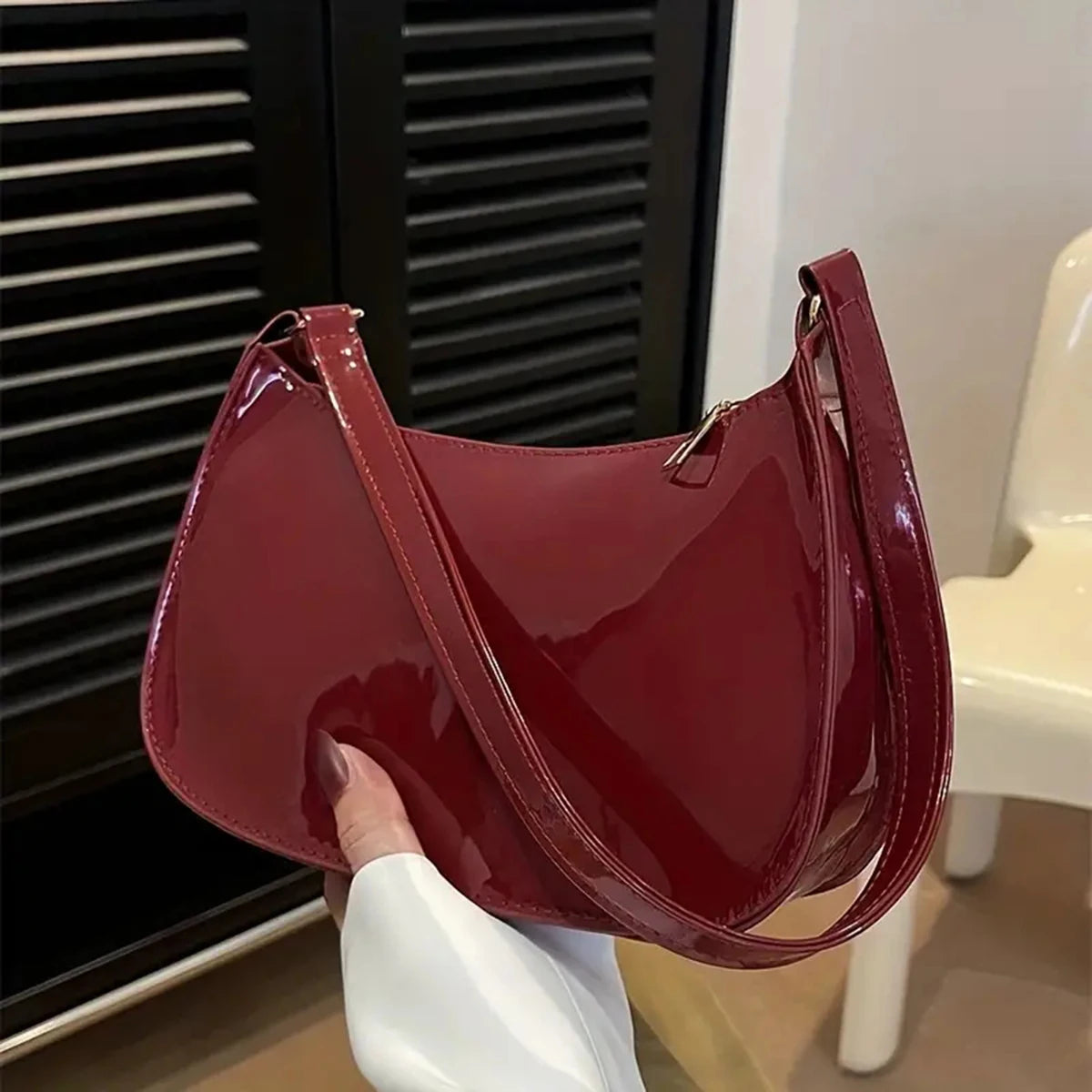 Sac à Main Verni Rouge – Élégance Rétro pour Femme