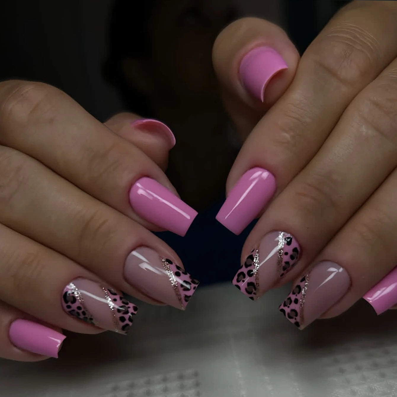 Kit de 24 Faux Ongles French-Manucure élégante en quelque minute