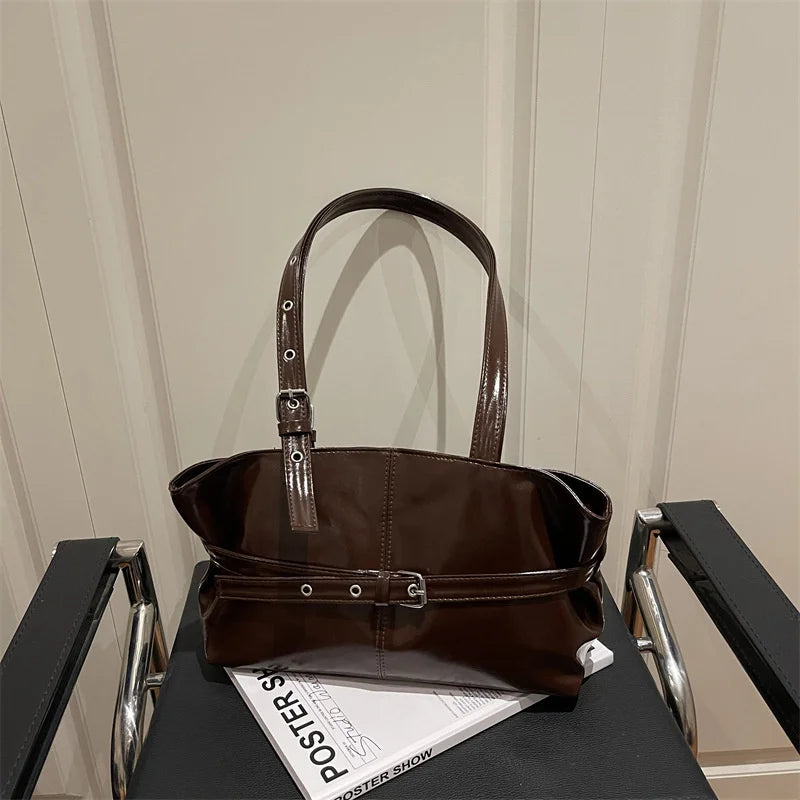 Sac à Main Femme Élégance Intemporelle – Cuir Souple & Boucle Signature