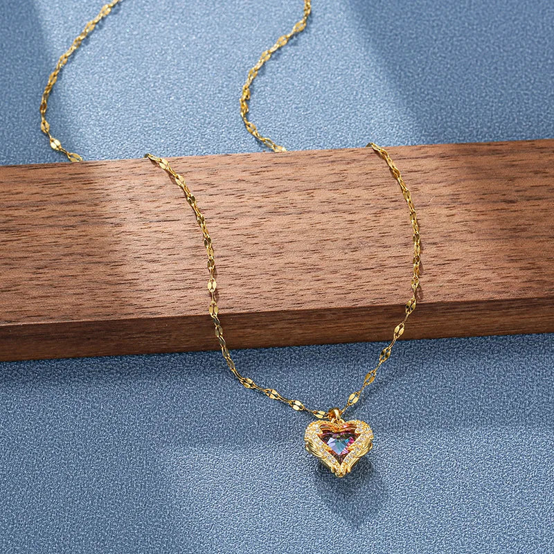 Collier Élégance Cœur – Cristal Multicolore Doré