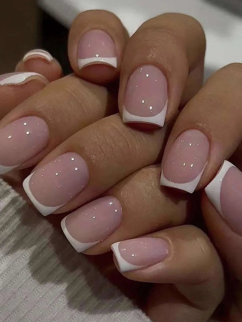 Kit de 24 Faux Ongles French-Manucure élégante en quelque minute