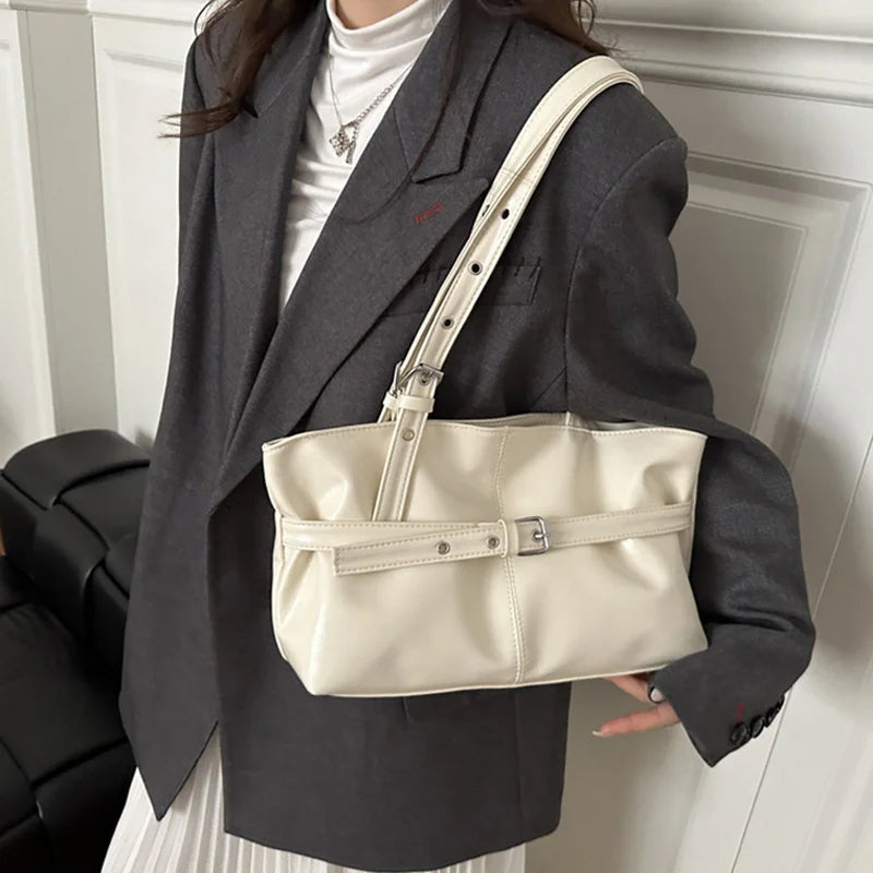 Sac à Main Femme Élégance Intemporelle – Cuir Souple & Boucle Signature