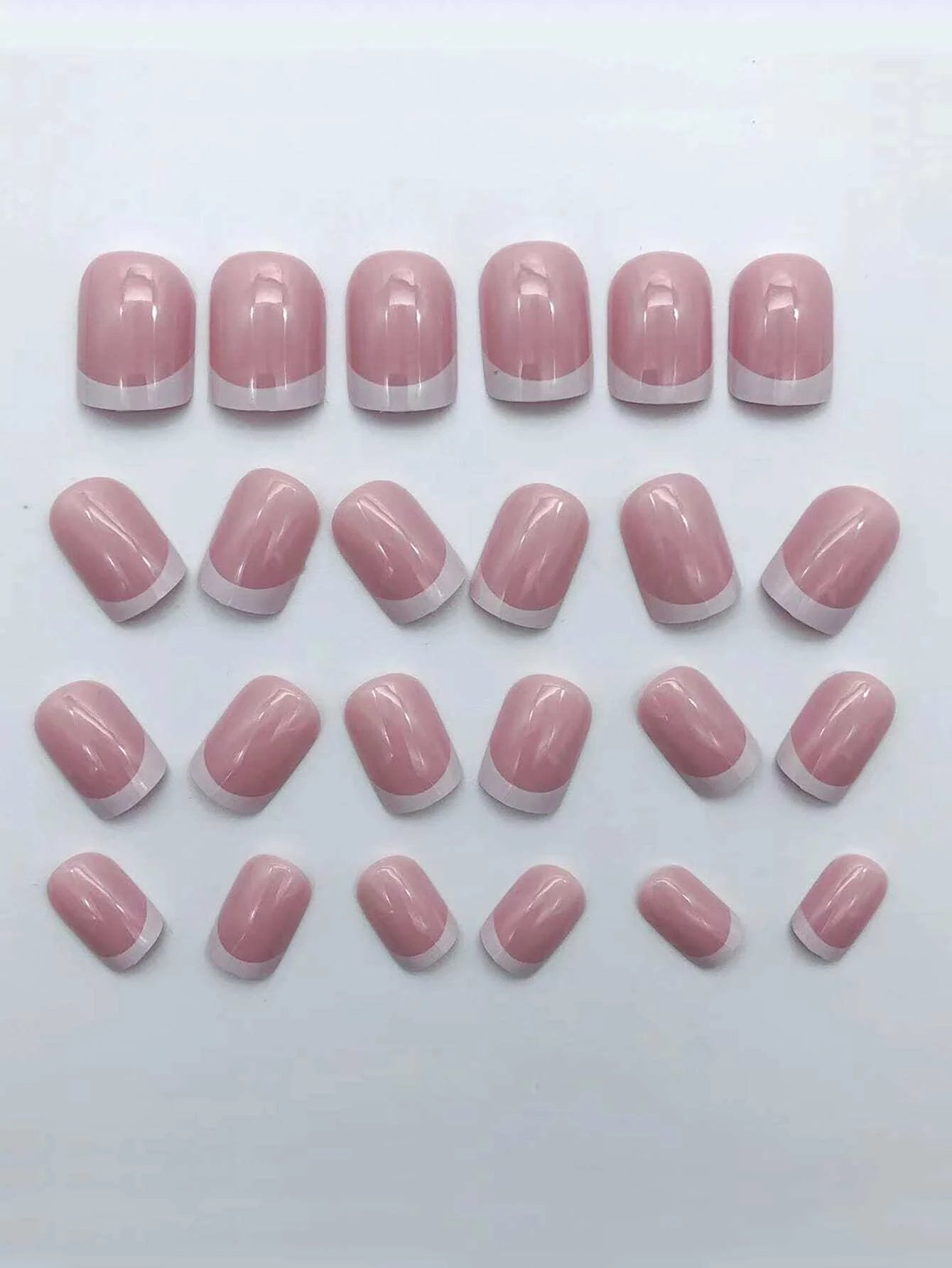 Kit de 24 Faux Ongles French-Manucure élégante en quelque minute