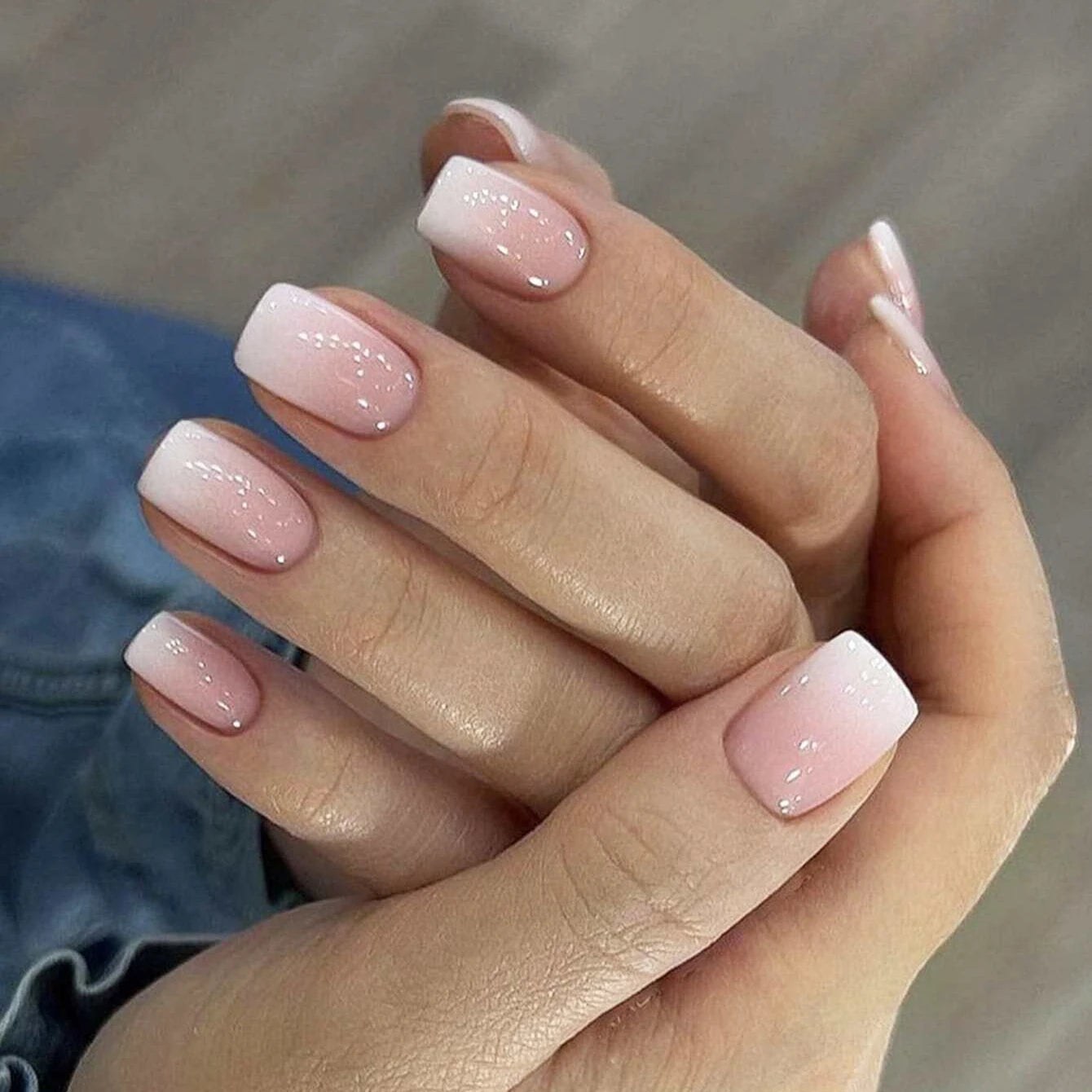 Kit de 24 Faux Ongles French-Manucure élégante en quelque minute