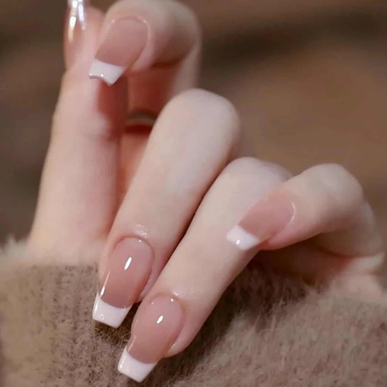 Kit de 24 Faux Ongles French-Manucure élégante en quelque minute