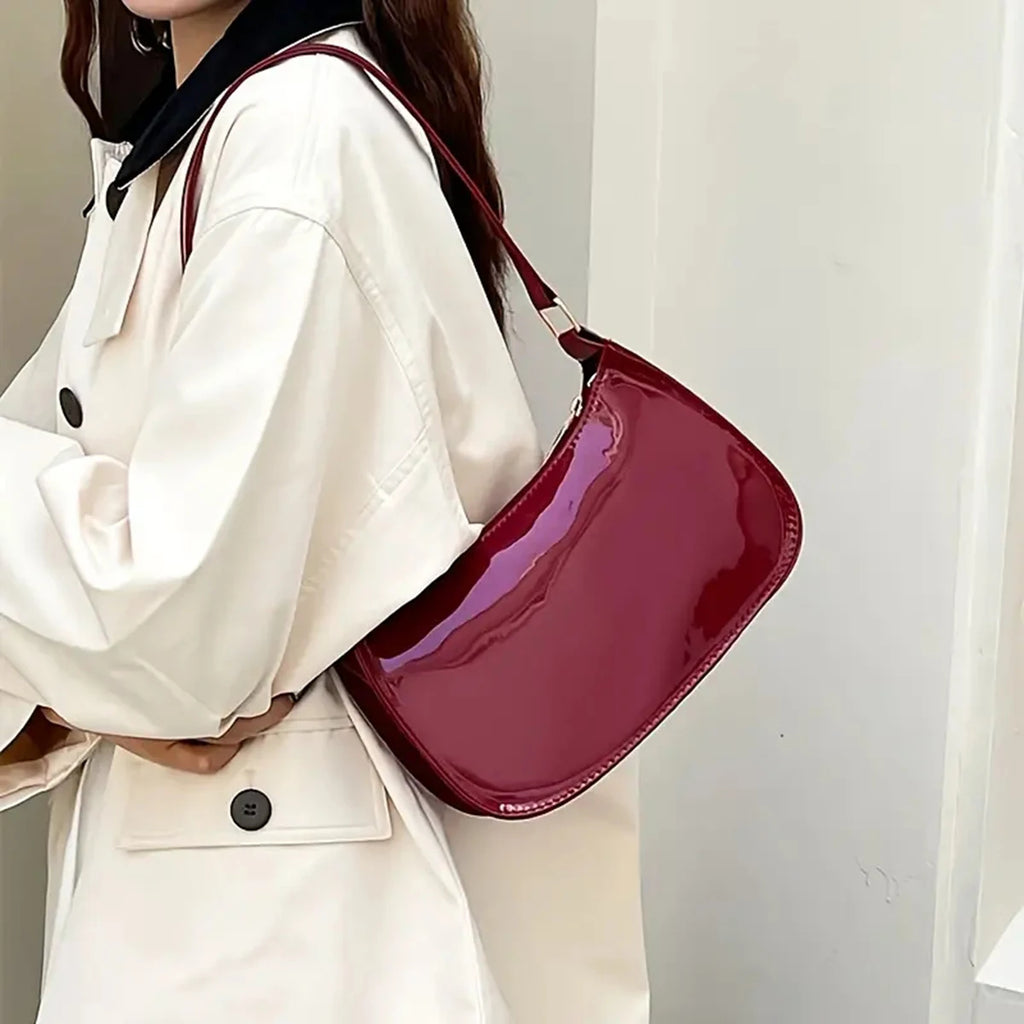 Sac à Main Verni Rouge – Élégance Rétro pour Femme