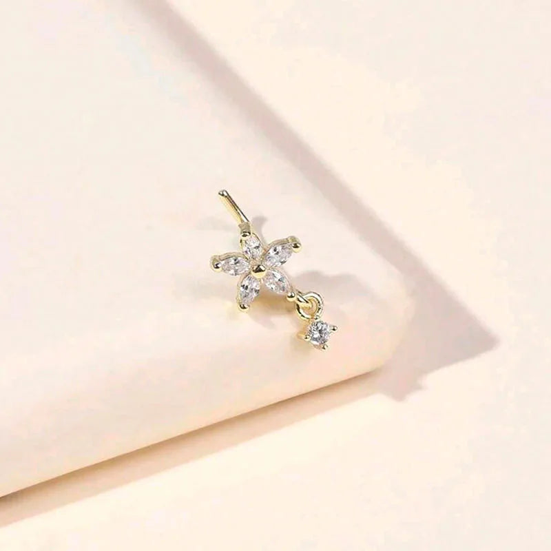 Piercing de Nez Fleur en Cristal – Élégance Florale Dorée