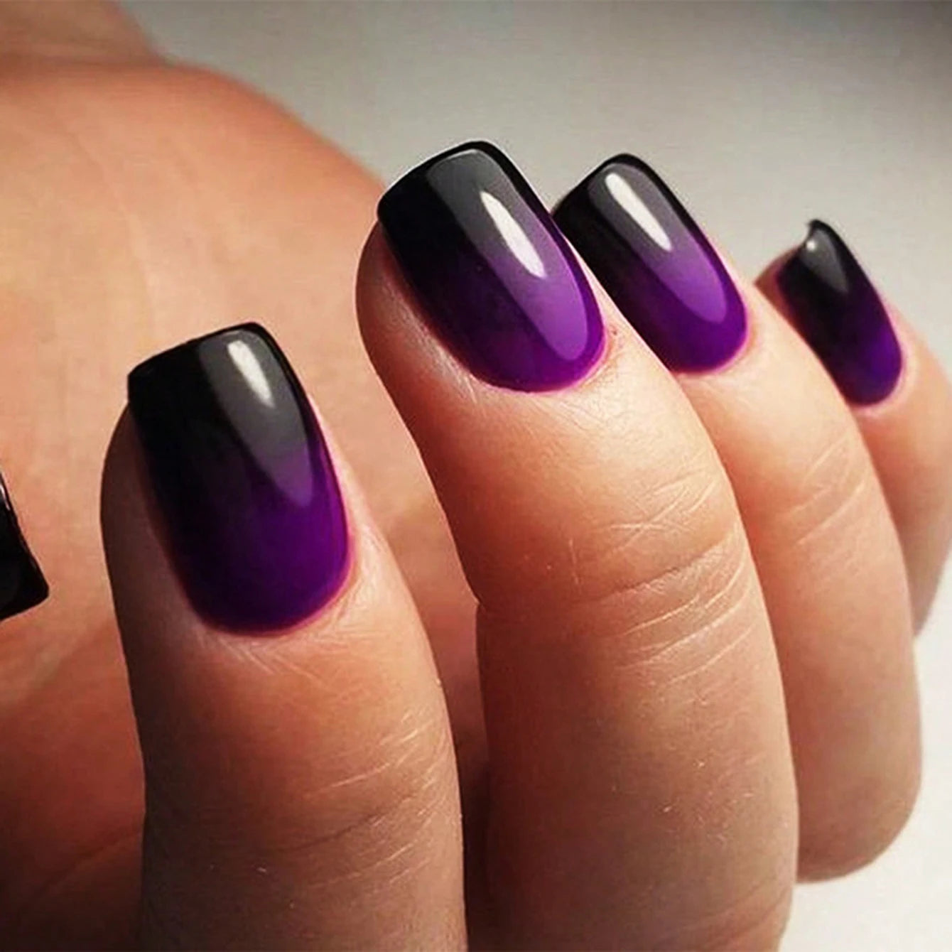 Kit de 24 Faux Ongles French-Manucure élégante en quelque minute