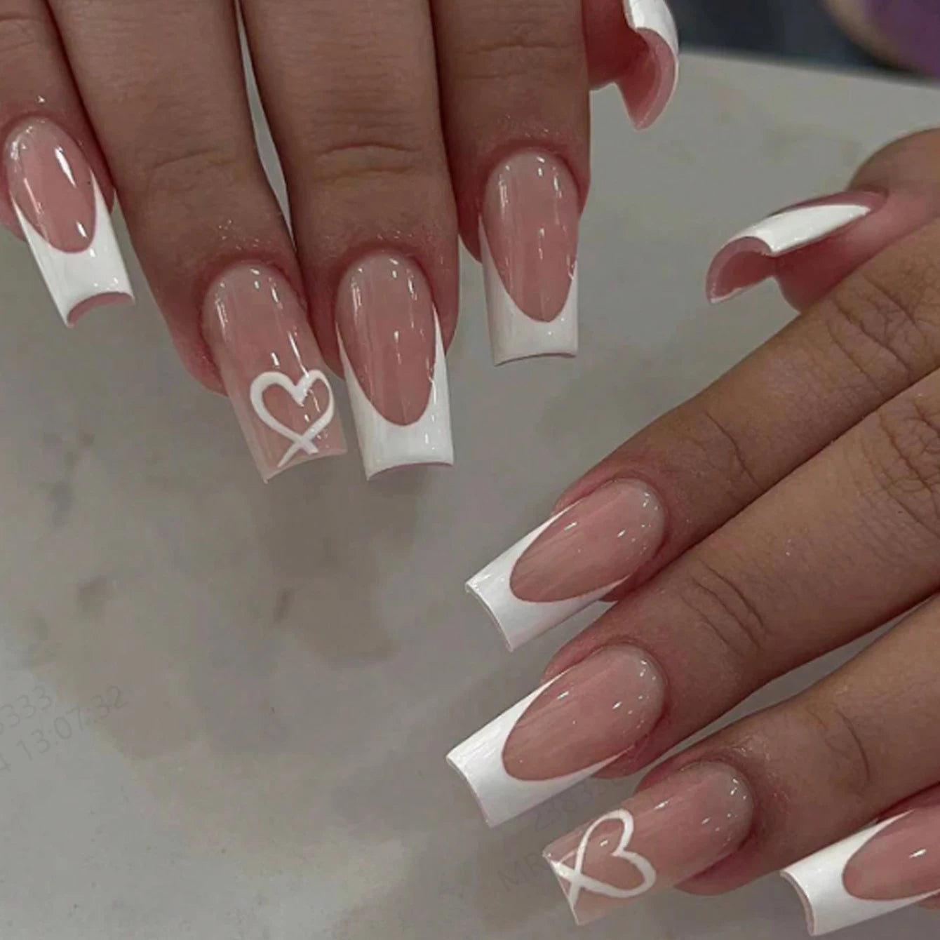 Kit de 24 Faux Ongles French-Manucure élégante en quelque minute