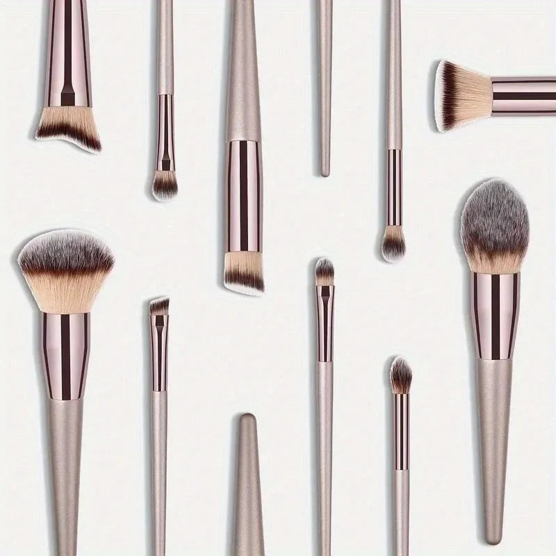 Coffret de 10 Pinceaux de Maquillage Professionnels – Fond de Teint, Poudre, Blush, Correcteur & Fards à Paupières