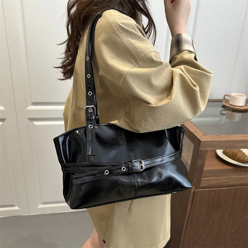 Sac à Main Femme Élégance Intemporelle – Cuir Souple & Boucle Signature