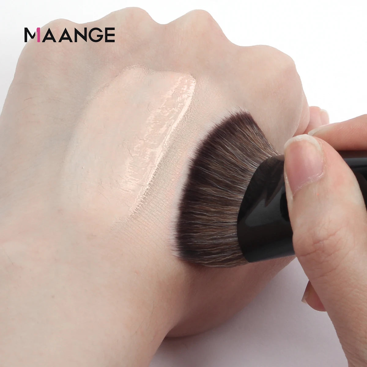 ✨ Pinceau Professionnel Premium pour Fond de Teint – Finition Lisse & Sans Traces