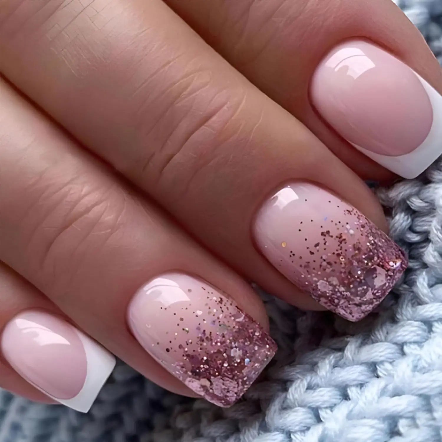 Kit de 24 Faux Ongles French-Manucure élégante en quelque minute