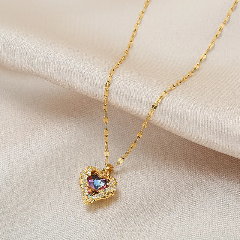 Collier Élégance Cœur – Cristal Multicolore Doré