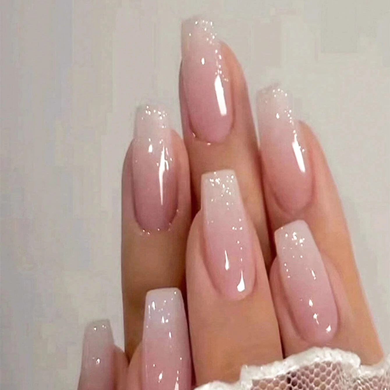 Kit de 24 Faux Ongles French-Manucure élégante en quelque minute