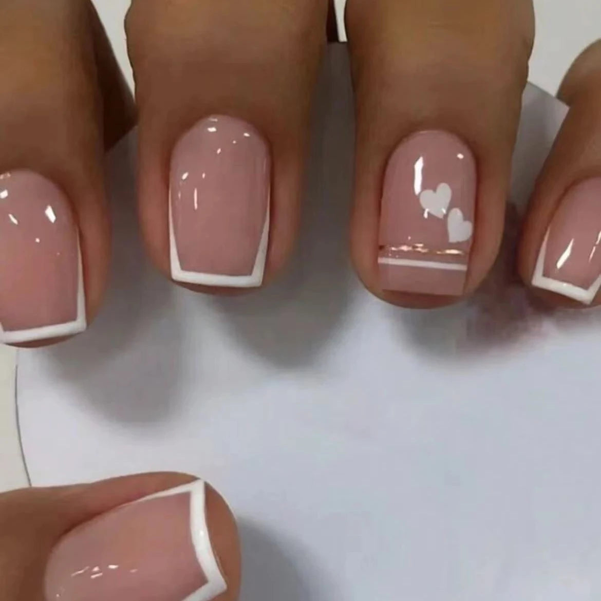 Kit de 24 Faux Ongles French-Manucure élégante en quelque minute