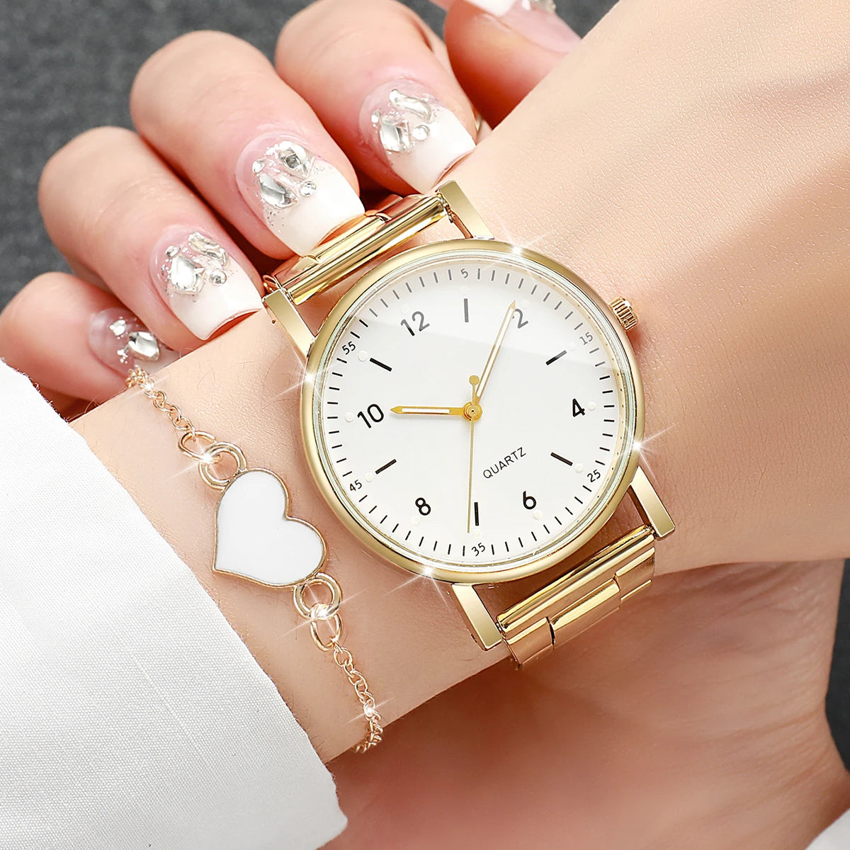 Coffret Montre Femme & Bracelet Cœur – Édition Dorée