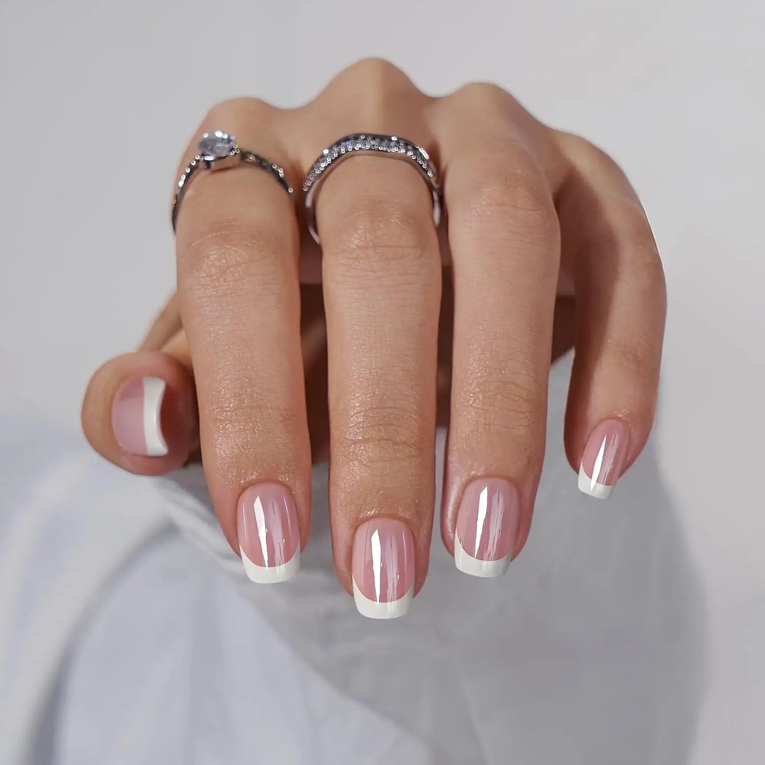 Kit de 24 Faux Ongles French-Manucure élégante en quelque minute