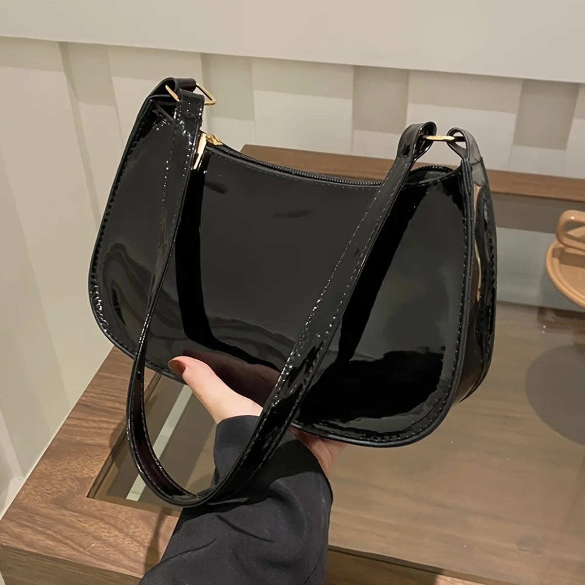 Sac à Main Verni Rouge – Élégance Rétro pour Femme