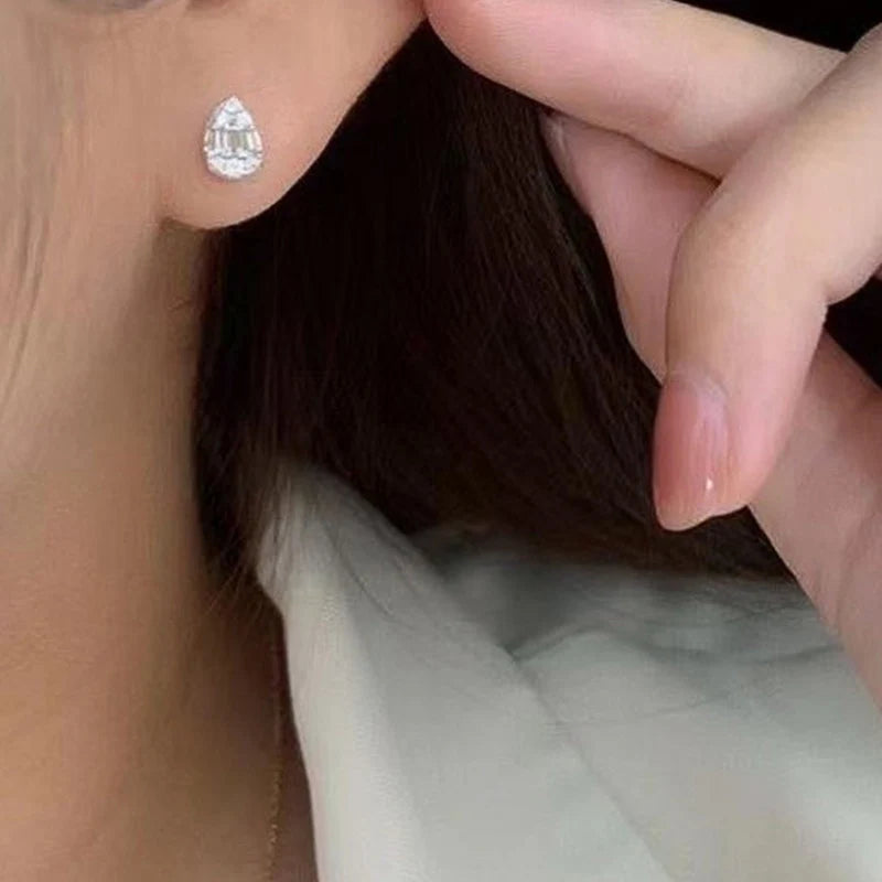 Diamant Élégance™ – Boucles d’Oreilles Goutte au Design Haute Joaillerie