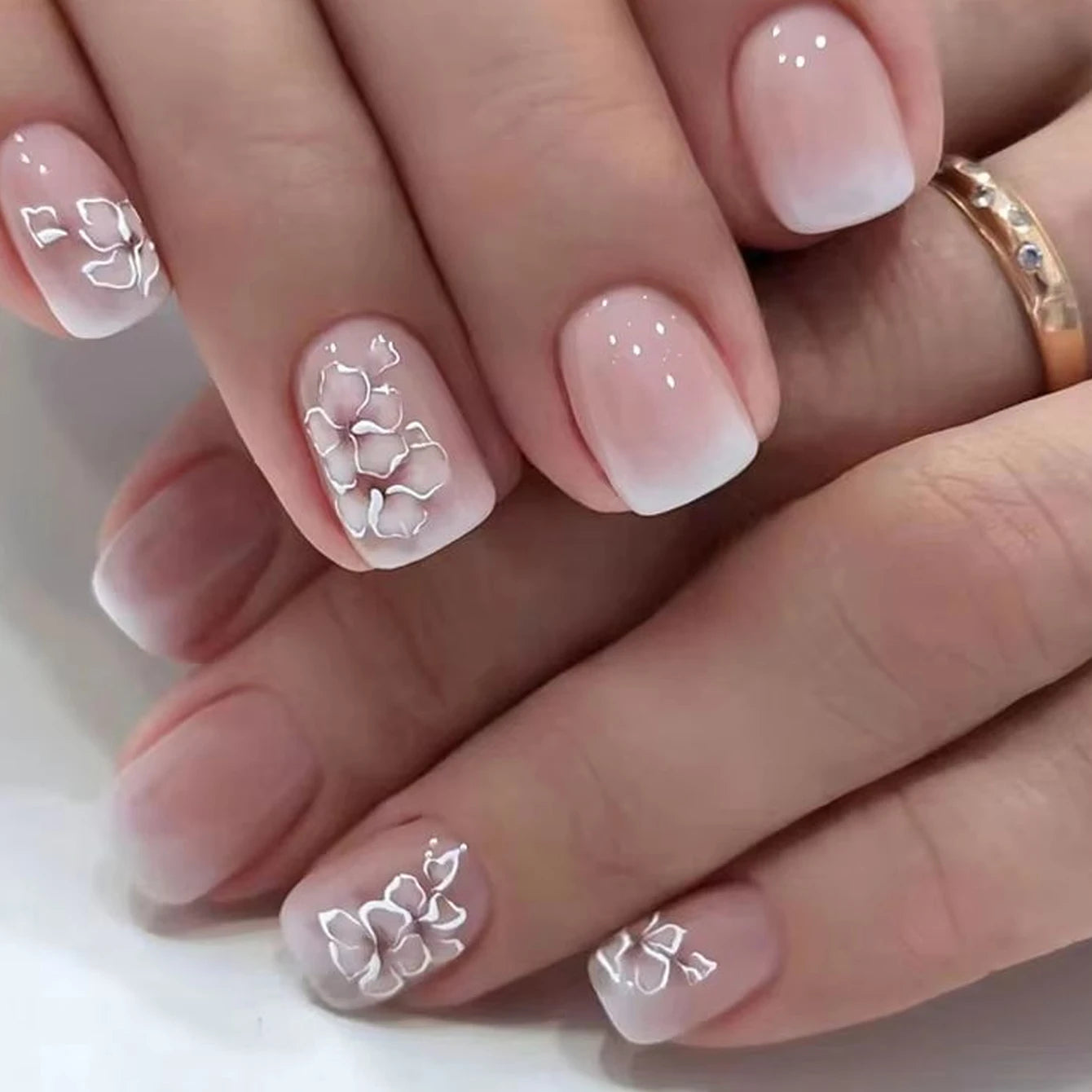 Kit de 24 Faux Ongles French-Manucure élégante en quelque minute